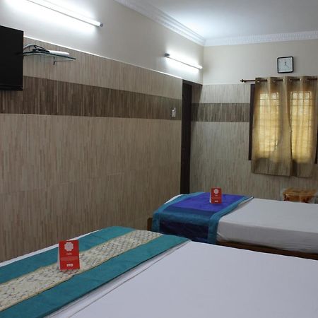R B Residency Hotel Chennai Bagian luar foto