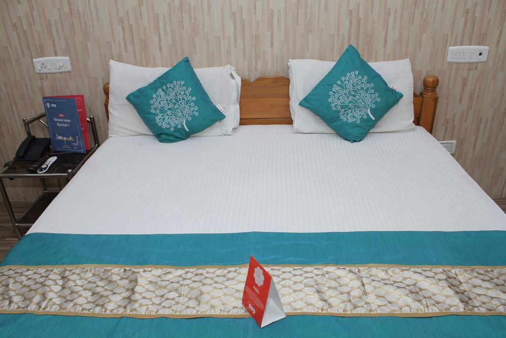R B Residency Hotel Chennai Bagian luar foto