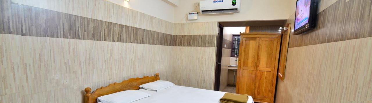 R B Residency Hotel Chennai Bagian luar foto