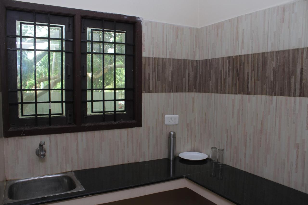 R B Residency Hotel Chennai Bagian luar foto