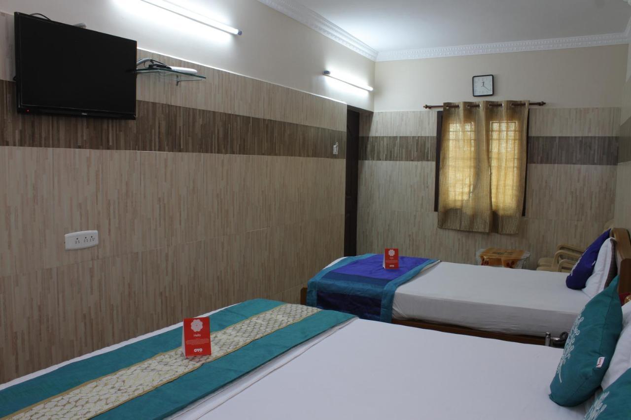R B Residency Hotel Chennai Bagian luar foto