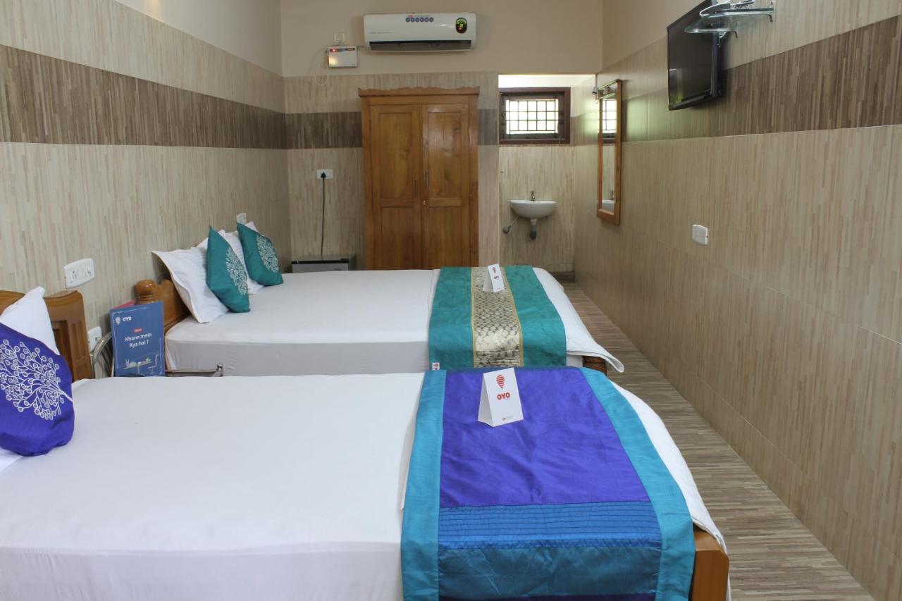 R B Residency Hotel Chennai Bagian luar foto